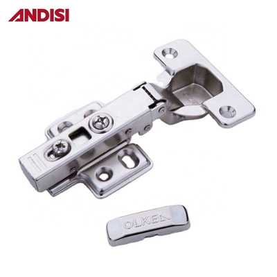 Chiudiamo e chiudiamo le porte dei gabinetti a rivestimento completo