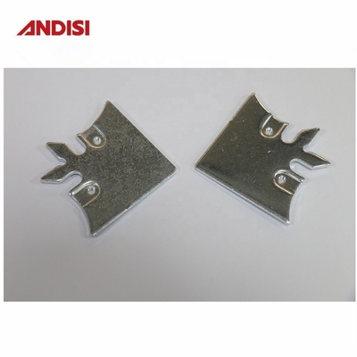 Non standard 3mm forma di pesce Placcata in zinco Acciaio Metal Bracket con connettore a buco Flat Cabinet Corner Brace