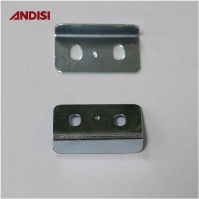L Furniture Steel Flat Angle Bracket Connector con spessore di 0,8 mm e dimensioni di 32x17x8,23 mm