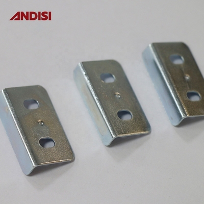 L Furniture Steel Flat Angle Bracket Connector con spessore di 0,8 mm e dimensioni di 32x17x8,23 mm